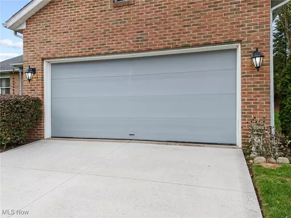 North Canton, OH 44720,1482 Democracy DR NW