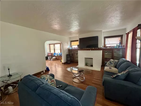 Cleveland, OH 44104,10202 Kinsman RD