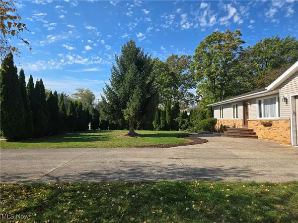 Strongsville, OH 44136,18248 Meadow LN