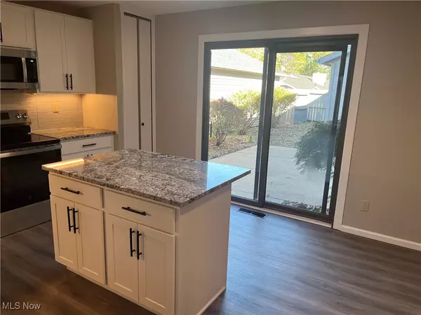 Strongsville, OH 44136,13513 Suncrest CT