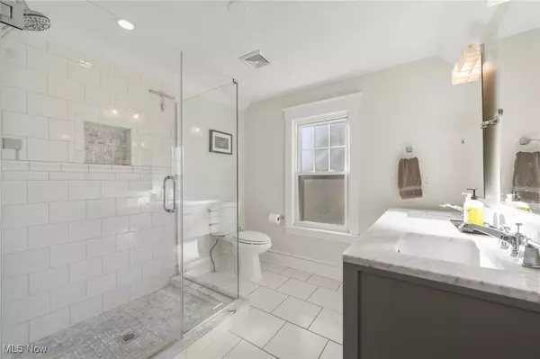 Lakewood, OH 44107,1458 Wyandotte AVE