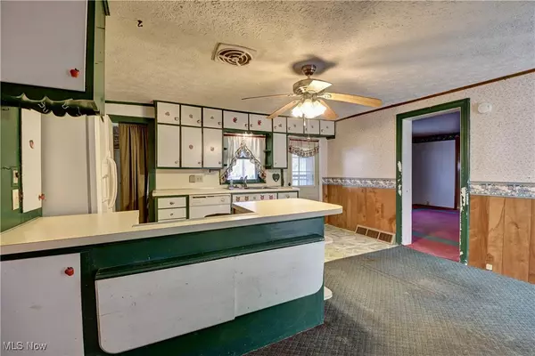 Dundee, OH 44624,6577 State Route 515