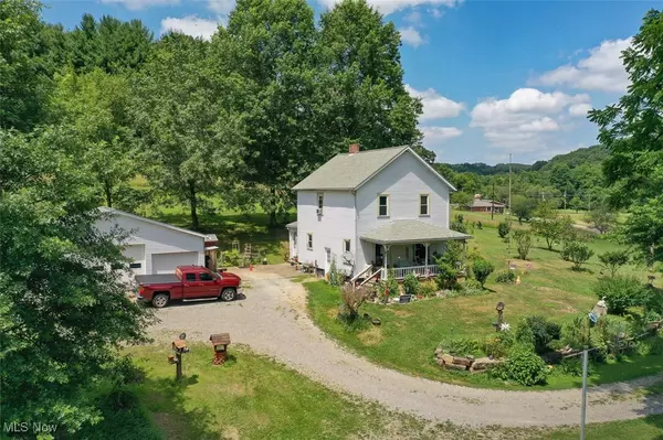 1728 Tall Timber RD NE, New Philadelphia, OH 44663