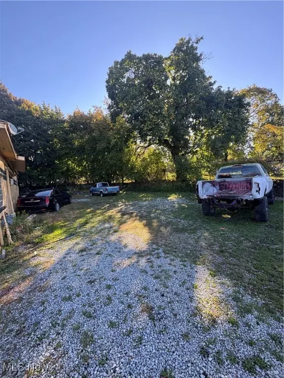 Akron, OH 44301,1379 S Main ST