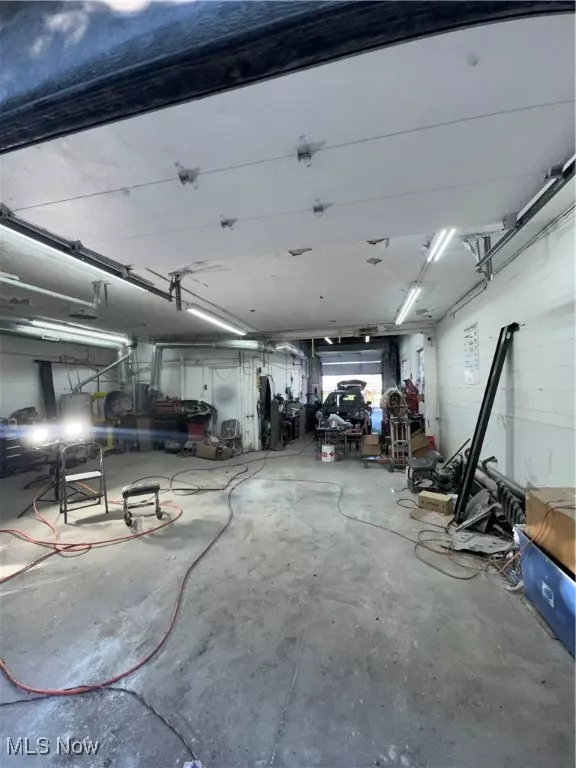 Akron, OH 44301,1379 S Main ST