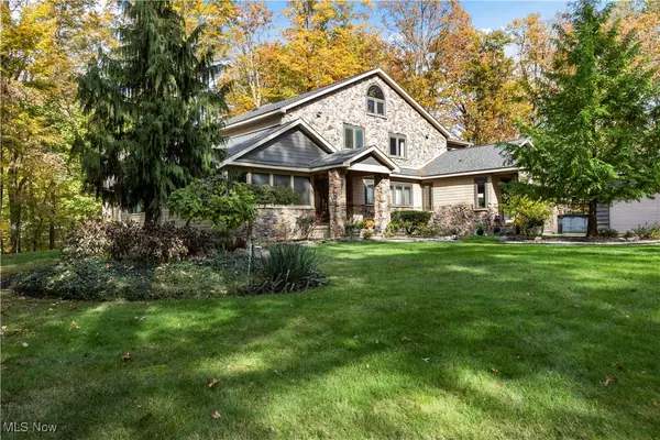 7587 Lewis RD, Olmsted Twp, OH 44138