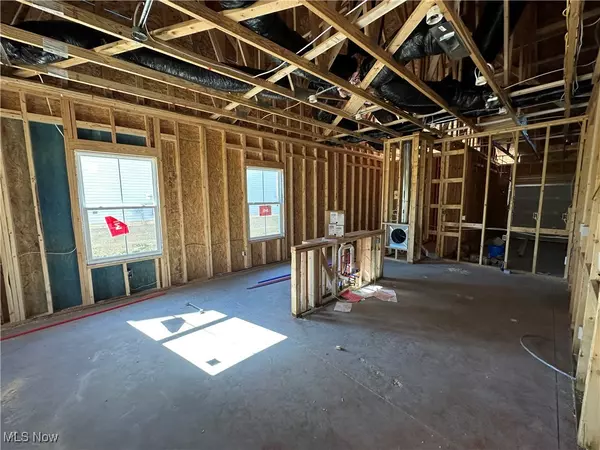 Louisville, OH 44641,428 Honeycrisp DR NE