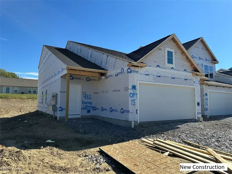 432 Honeycrisp DR NE, Louisville, OH 44641