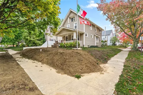 1367 Girard ST, Akron, OH 44301