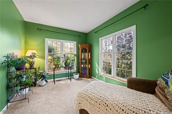 Wadsworth, OH 44256,4777 State RD