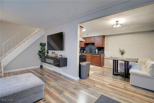 Middleburg Heights, OH 44130,20406 Williamsburg CT