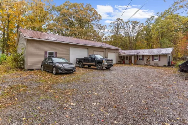 5953 Warren RD, Cortland, OH 44410