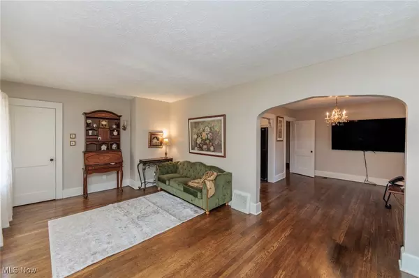 Akron, OH 44305,1817 Flint AVE