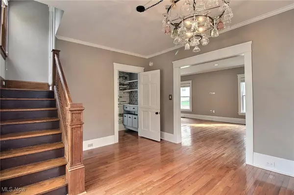 Chagrin Falls, OH 44022,71 S Main ST