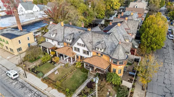 Lakewood, OH 44107,12206 Detroit AVE