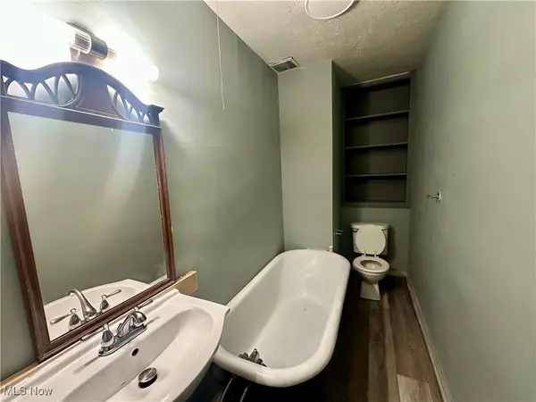 Akron, OH 44302,678 Crosby ST #3