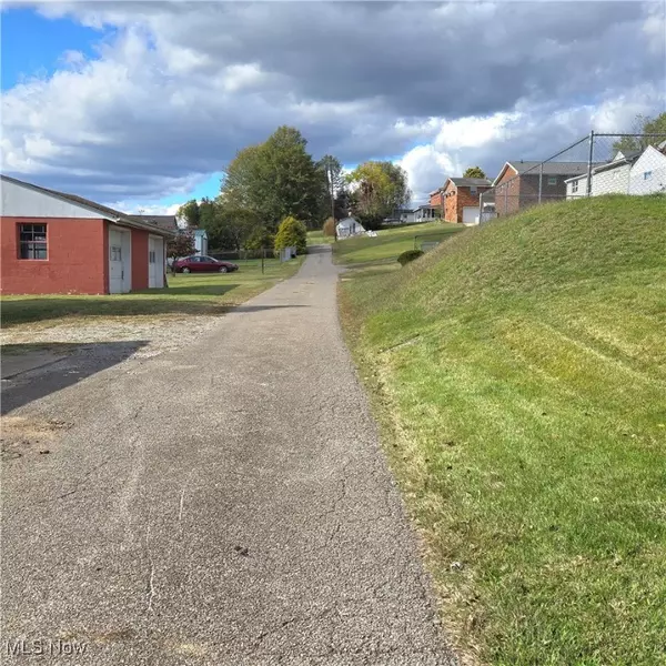 Parkersburg, WV 26104,1322 40th ST