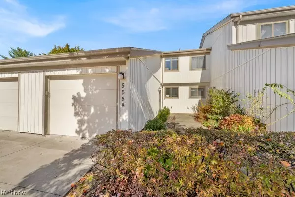 5554 Landover CT,  Parma,  OH 44134