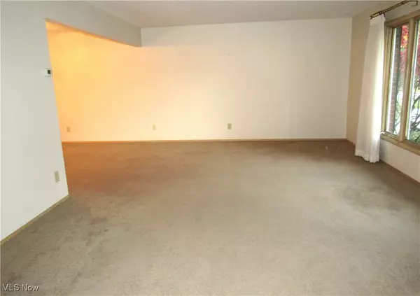 Seven Hills, OH 44131,4805 Maple Hill DR