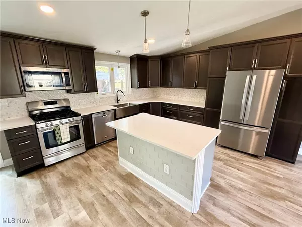 North Olmsted, OH 44070,25077 Doe DR