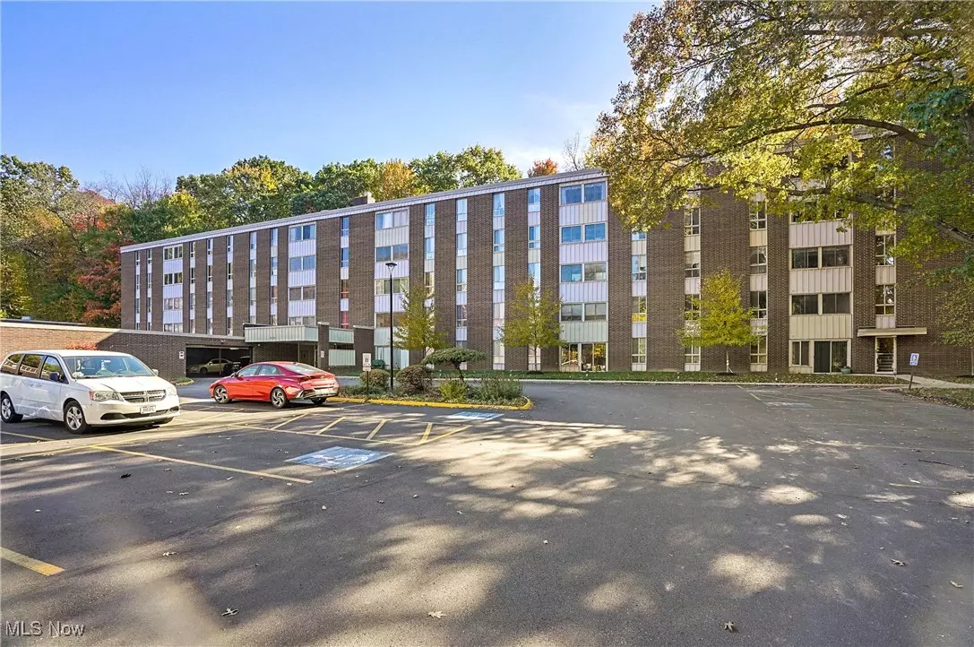 Stow, OH 44224,3068 Kent RD #506