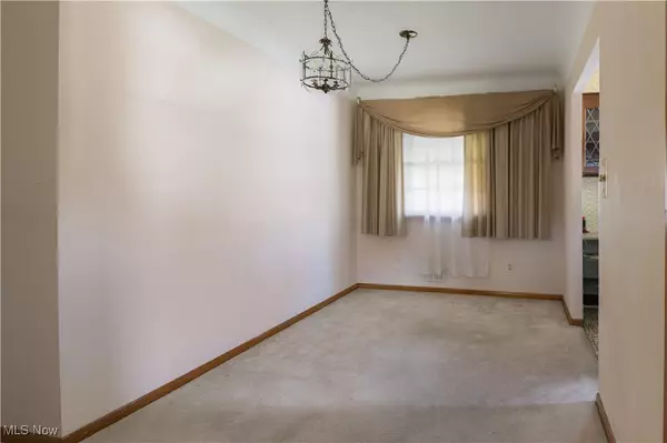 North Olmsted, OH 44070,6560 Mackenzie RD