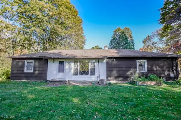 2754 Irma DR, Uniontown, OH 44685