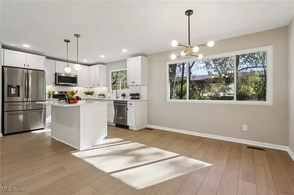 North Olmsted, OH 44070,28625 Elder DR