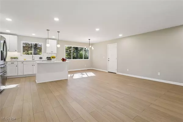 North Olmsted, OH 44070,28625 Elder DR