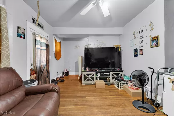 Cleveland, OH 44102,7407 Camden AVE