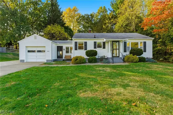 12855 Redwood AVE NW, Uniontown, OH 44685