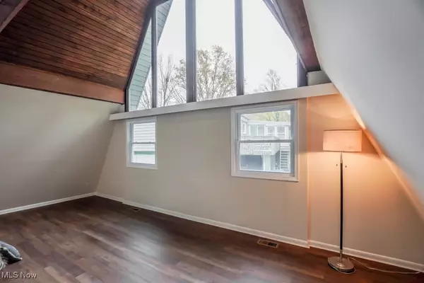 Aurora, OH 44202,10247 Smugglers CV