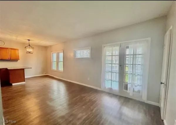 Lakewood, OH 44107,2035 Chesterland AVE