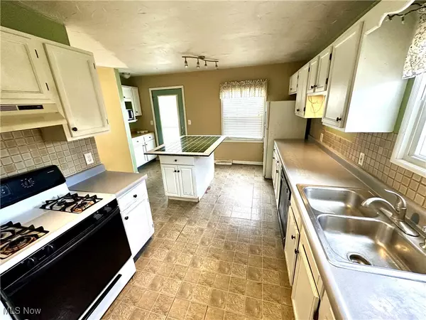 Willowick, OH 44095,33012 Lake Shore BLVD