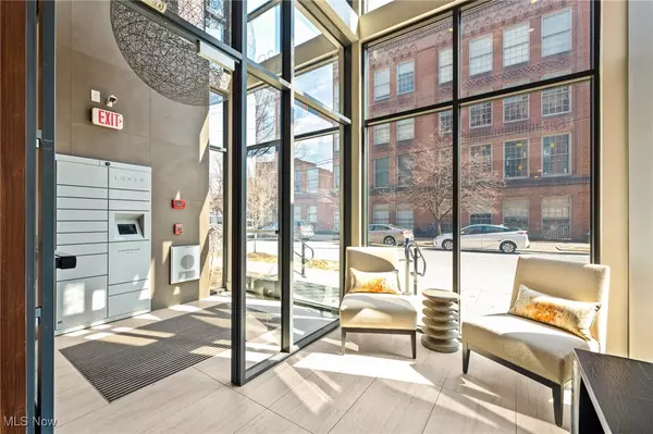 Cleveland, OH 44106,2044 Random RD #301