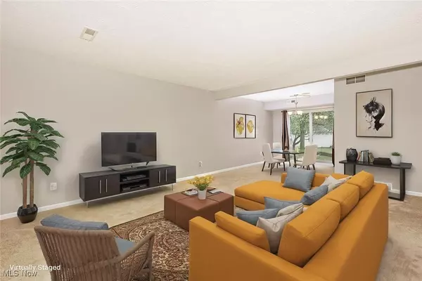 Chagrin Falls, OH 44023,8765 Eastbrook CIR