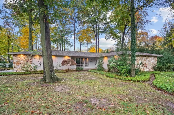 7354 Yellow Creek DR, Youngstown, OH 44514