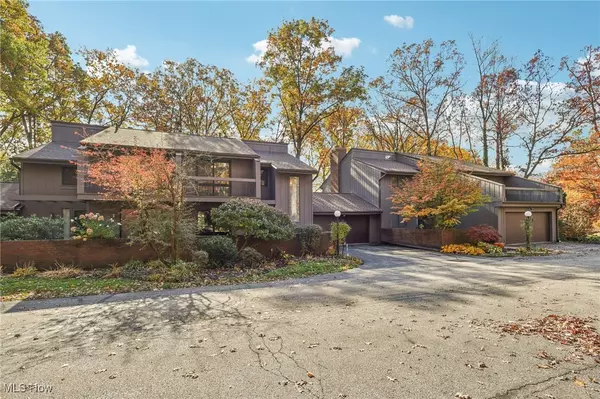 Sagamore Hills, OH 44067,934 Canyon View RD