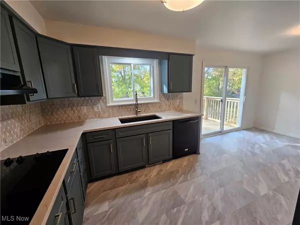 Warren, OH 44483,1810 Nocturne AVE NE