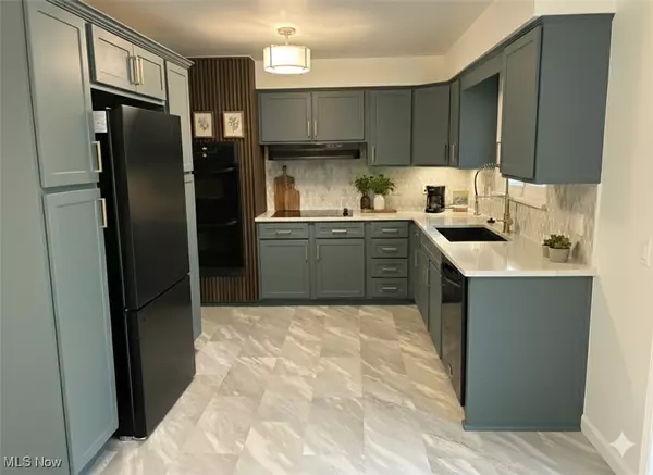 Warren, OH 44483,1810 Nocturne AVE NE