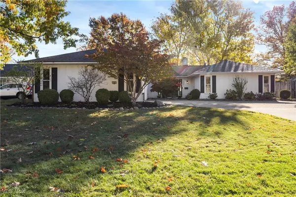 455 Woodridge CIR, Berea, OH 44017