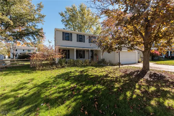 15639 Indianhead LN, Strongsville, OH 44136