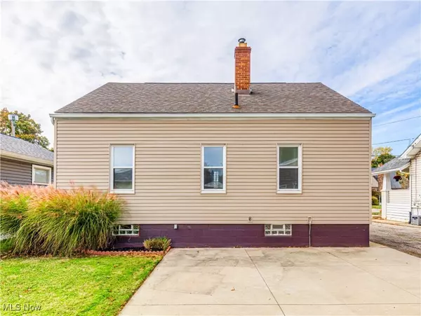 Cuyahoga Falls, OH 44221,2703 Oakwood DR