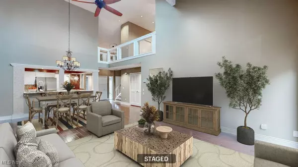 Beachwood, OH 44122,18 Dorset CT