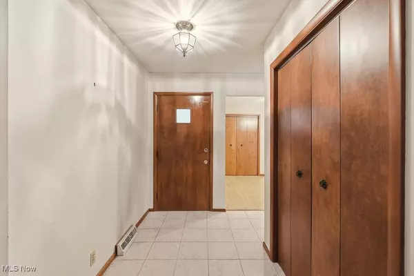 Macedonia, OH 44056,383 Janes LN