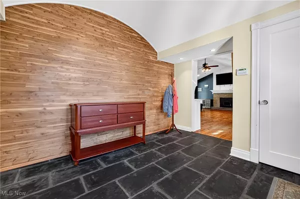 Chagrin Falls, OH 44023,7436 Chagrin RD