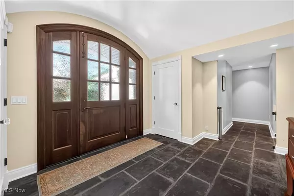 Chagrin Falls, OH 44023,7436 Chagrin RD