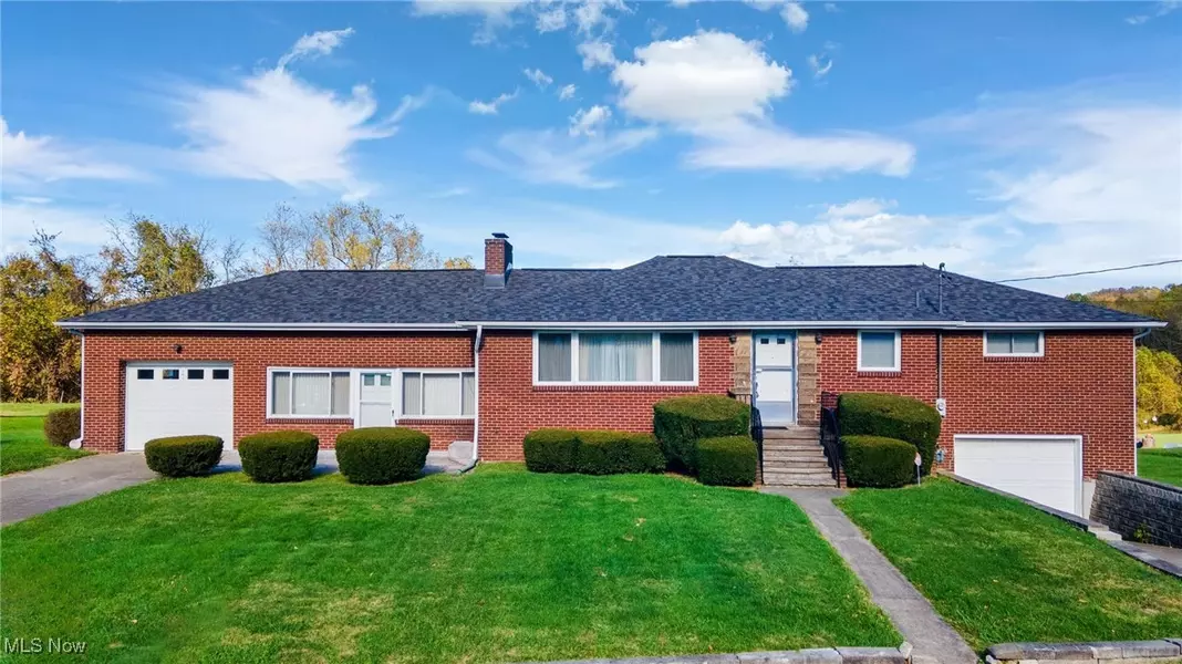 162 Locust LN, Follansbee, WV 26062