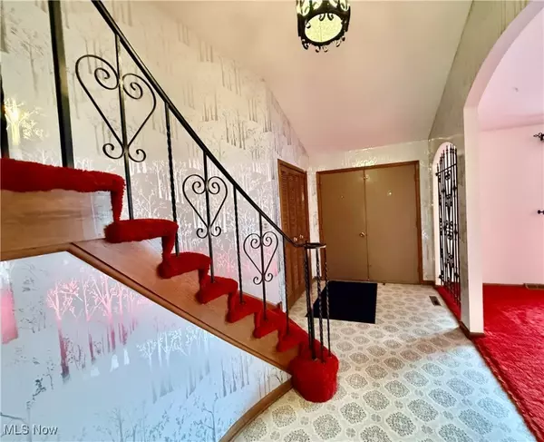 Middleburg Heights, OH 44130,6566 Elmdale RD