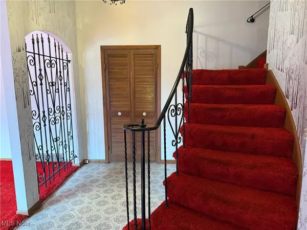 Middleburg Heights, OH 44130,6566 Elmdale RD